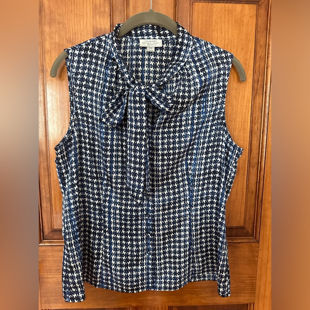 Tahari Sleeveless Top in Size PM